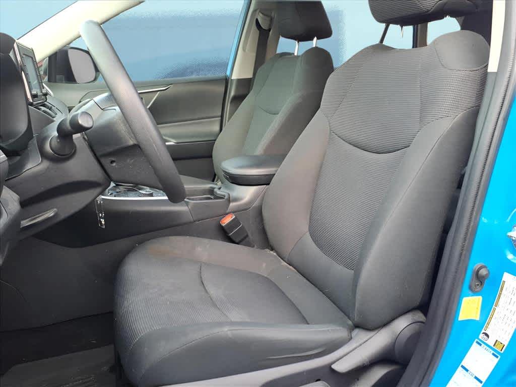 2021 Toyota RAV4 Hybrid LE photo 4