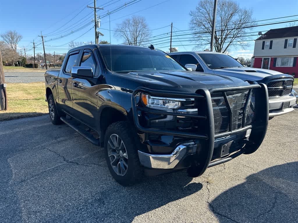 2024 Chevrolet Silverado 1500 LT photo 2