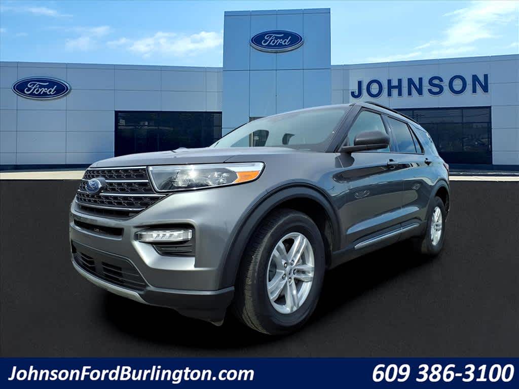 2023 Ford Explorer XLT photo 2