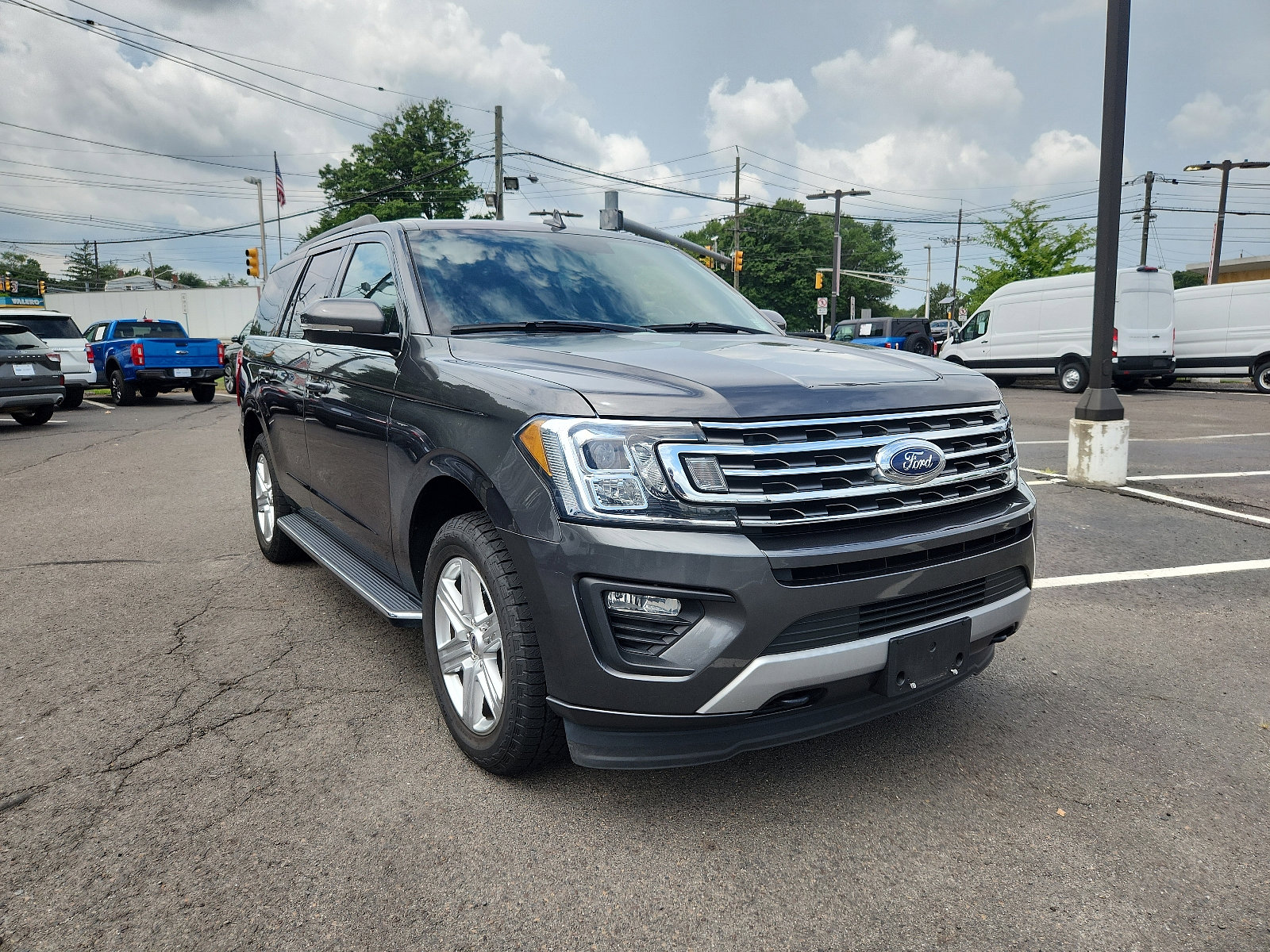 Used 2019 Ford Expedition XLT with VIN 1FMJU1JT5KEA06658 for sale in Burlington, NJ