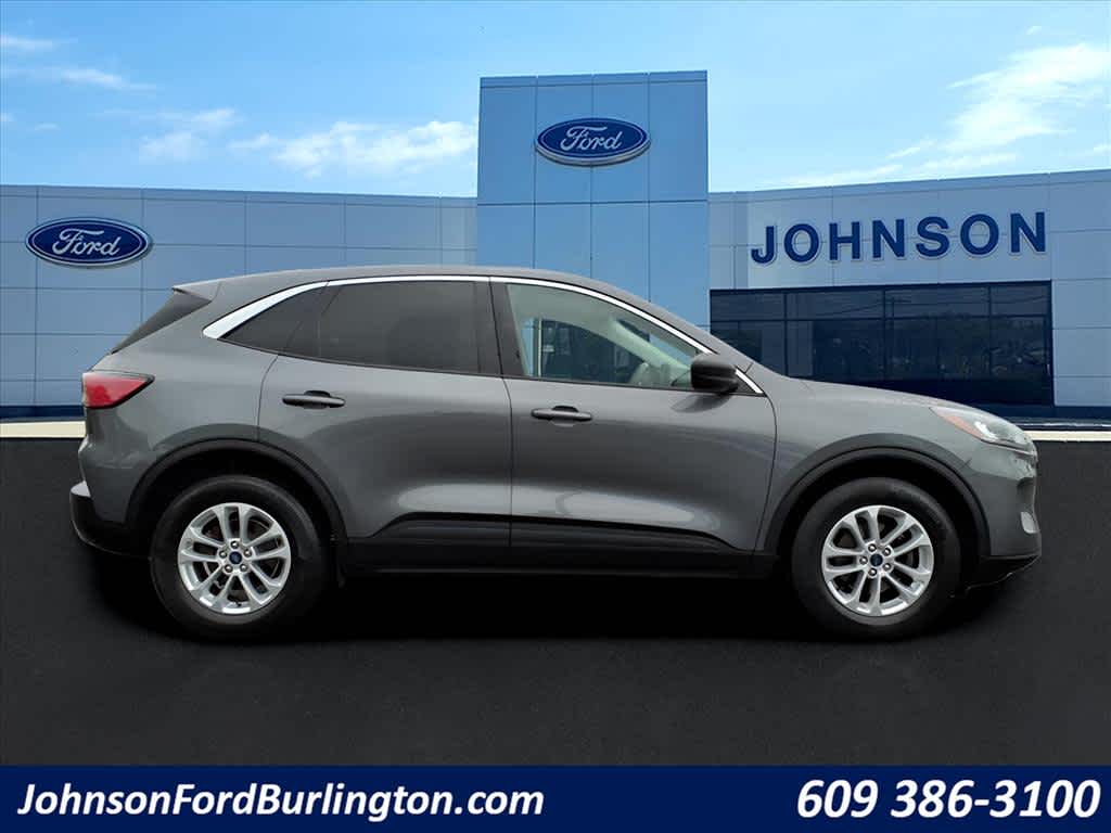 2022 Ford Escape SE photo 2