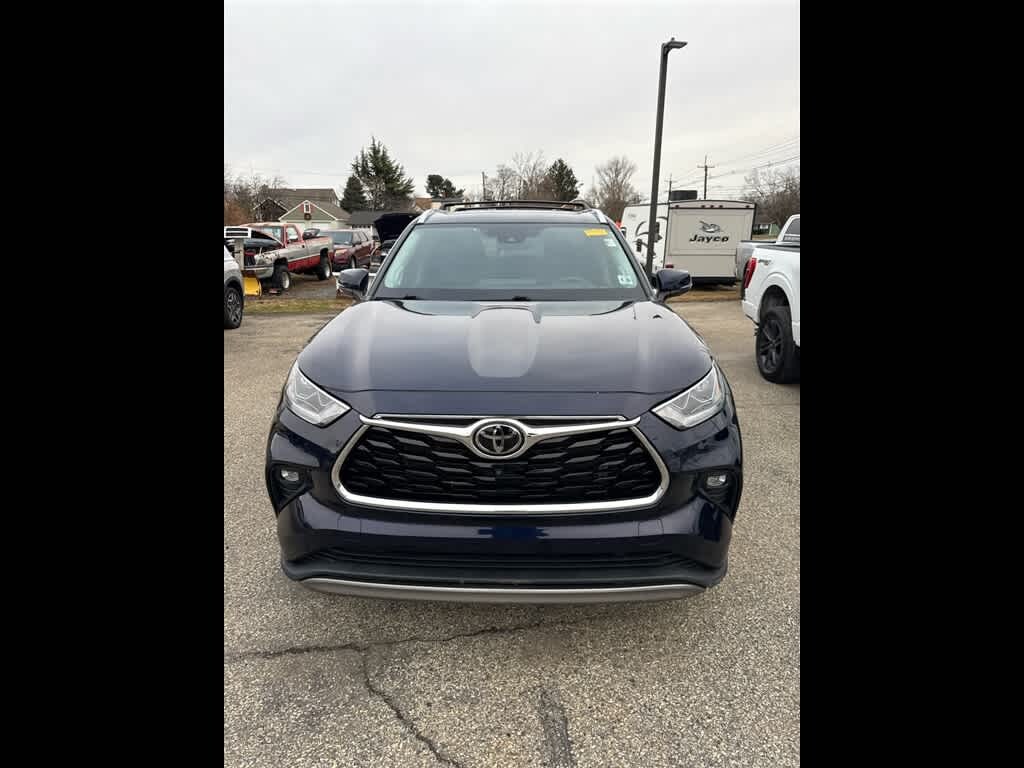 Used 2021 Toyota Highlander Platinum AWD (SE)