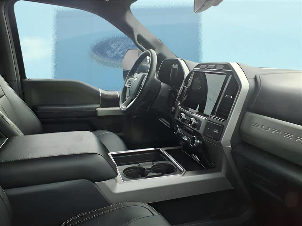 2022 Ford F-250 Lariat photo 2