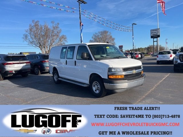 2022 Chevrolet Express Base's photo