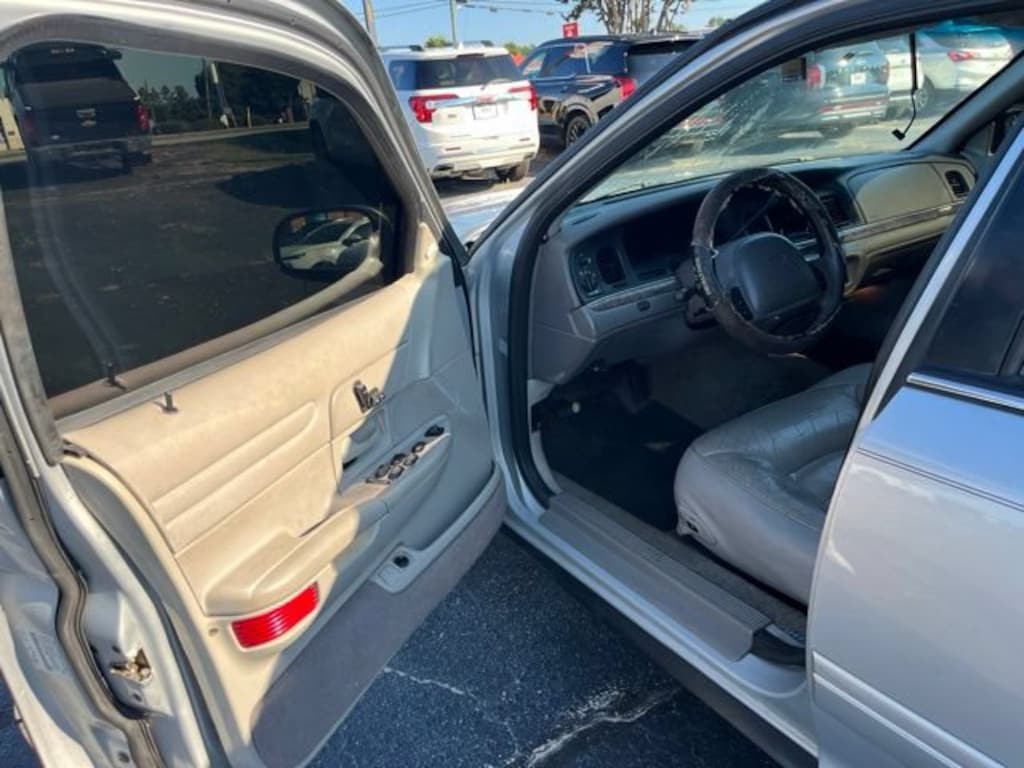 Used 2000 Ford Crown Victoria LX