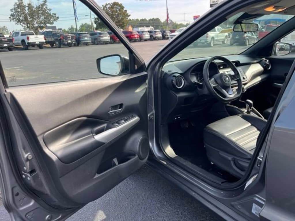Used 2020 Nissan Kicks SR