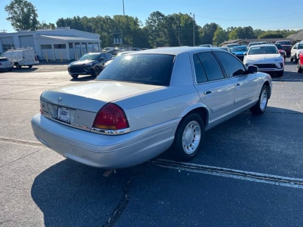 Used 2000 Ford Crown Victoria LX