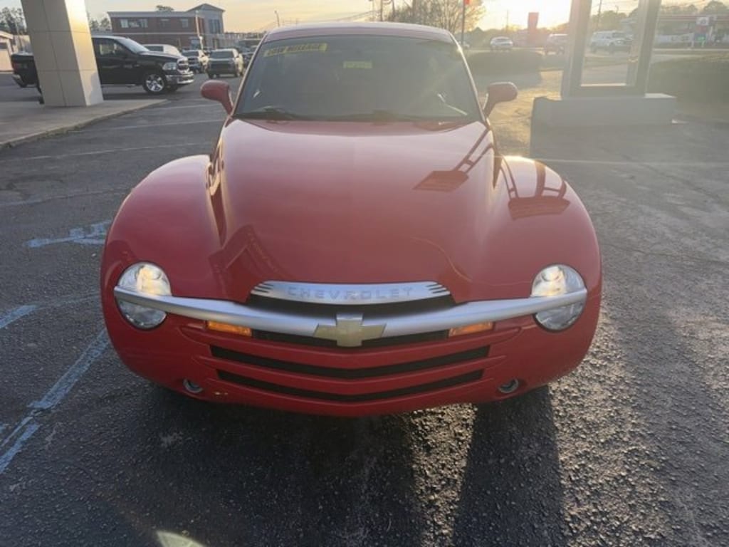 Used 2005 Chevrolet SSR LS Car