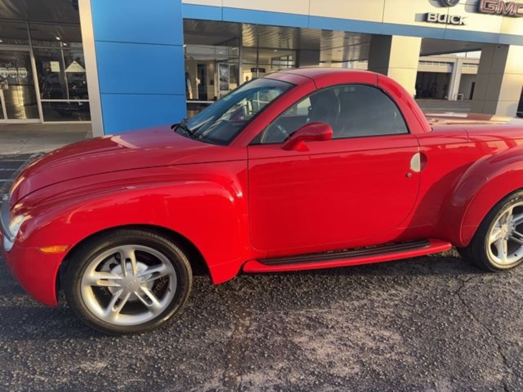 Used 2005 Chevrolet SSR LS Car