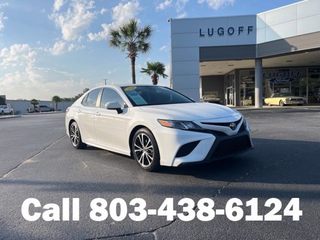 Used 2020 Toyota Camry SE Sedan