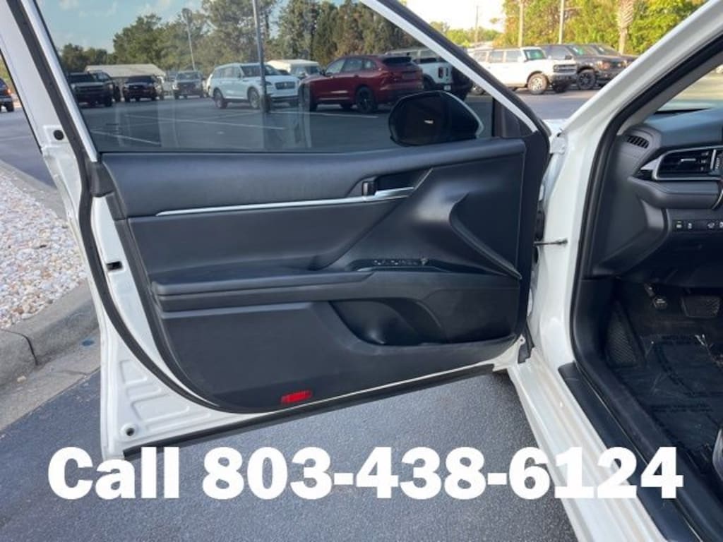Used 2020 Toyota Camry SE Sedan