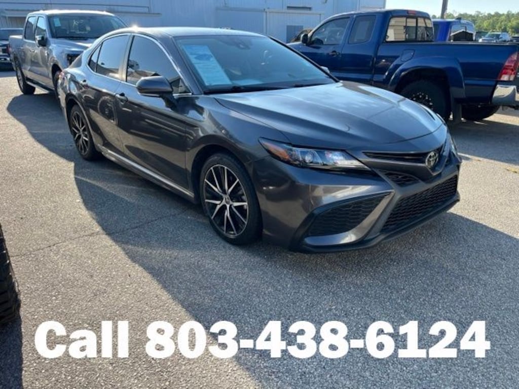 Used 2022 Toyota Camry SE Sedan