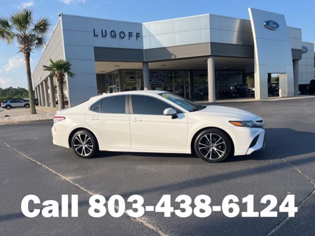 Used 2020 Toyota Camry SE Sedan