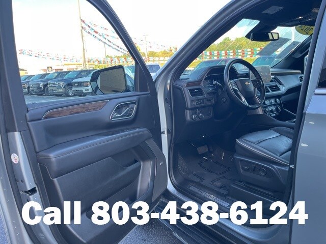 2024 Chevrolet Suburban Premier photo 2