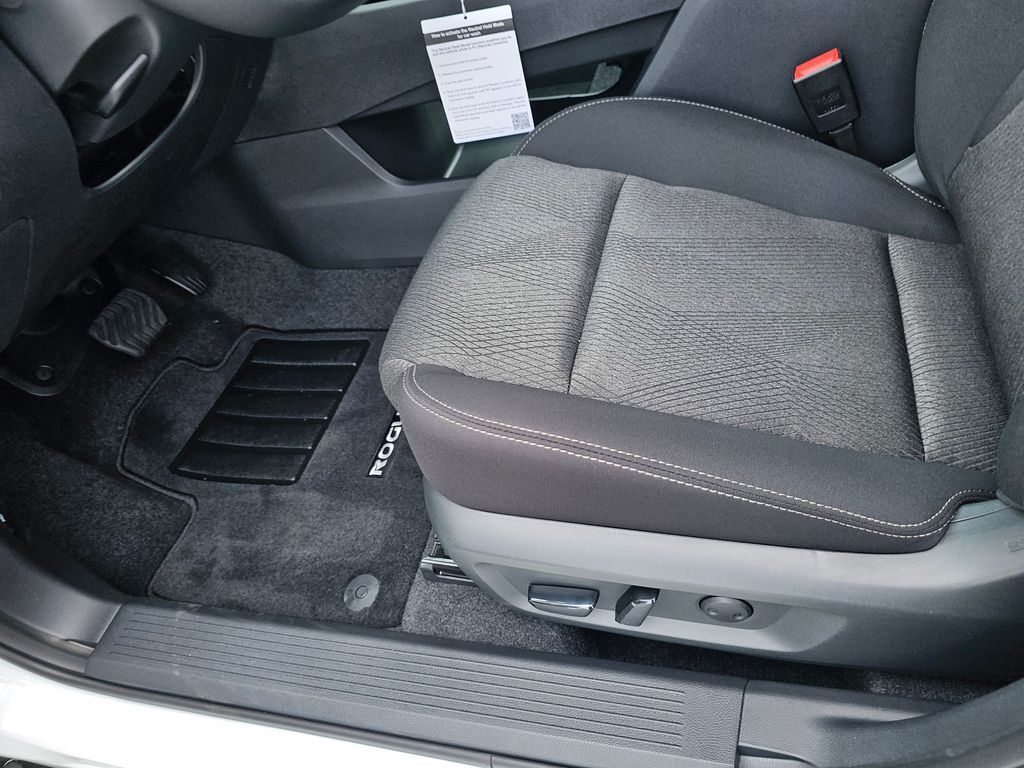 2026 Nissan Rogue SV - Photo 14