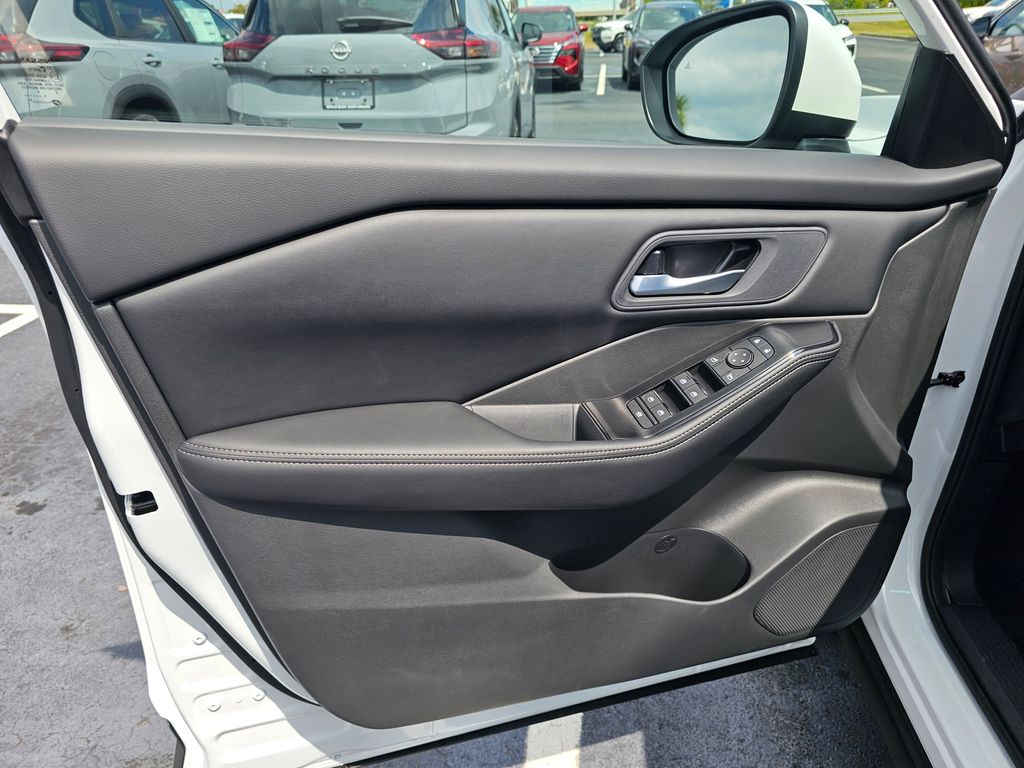 2026 Nissan Rogue SV - Photo 13