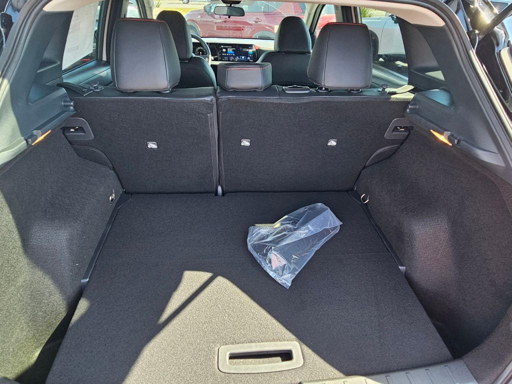 2026 Nissan KICKS SR - Photo 10