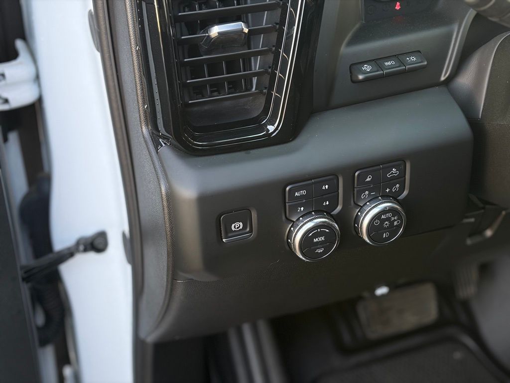 2024 GMC Sierra 2500HD AT4 - Photo 19