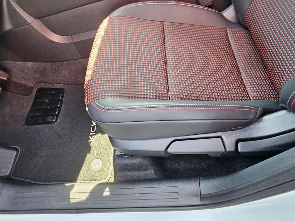 2026 Nissan KICKS SR - Photo 13