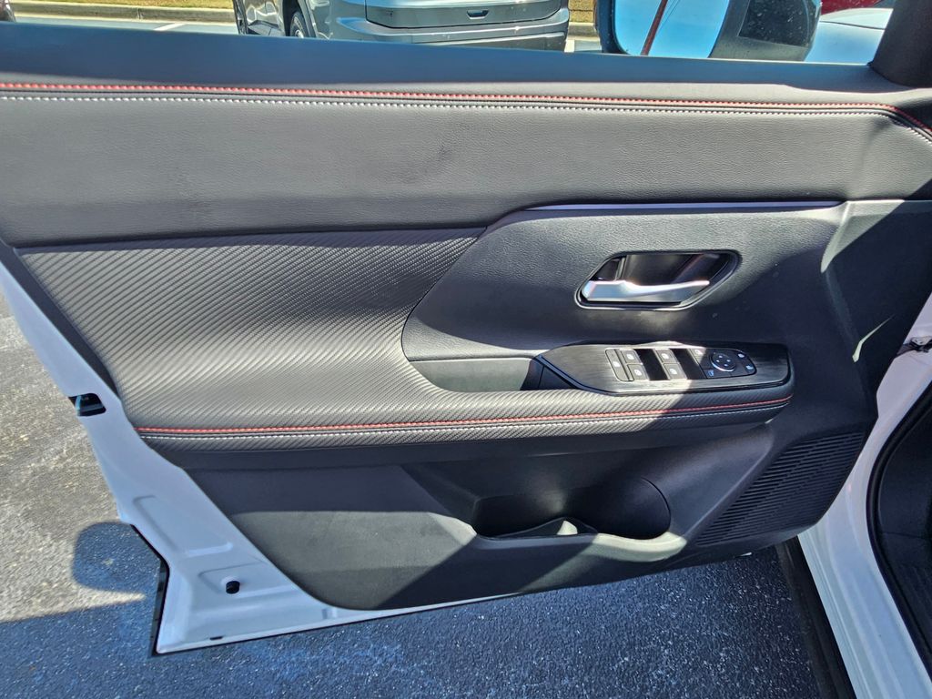 2026 Nissan KICKS SR - Photo 12