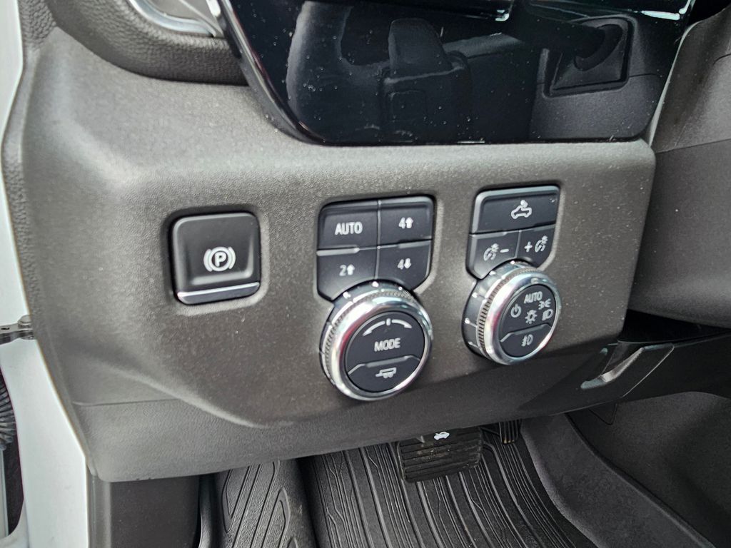 2025 GMC Sierra 1500 Elevation - Photo 17
