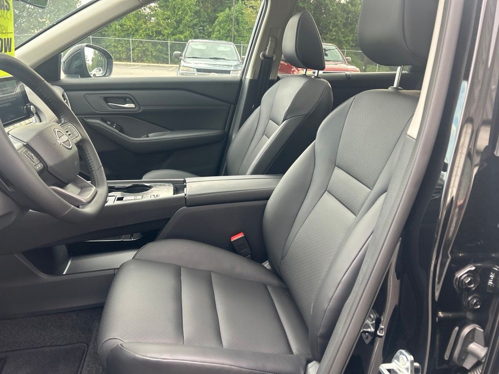 2026 Nissan Rogue SV - Photo 10