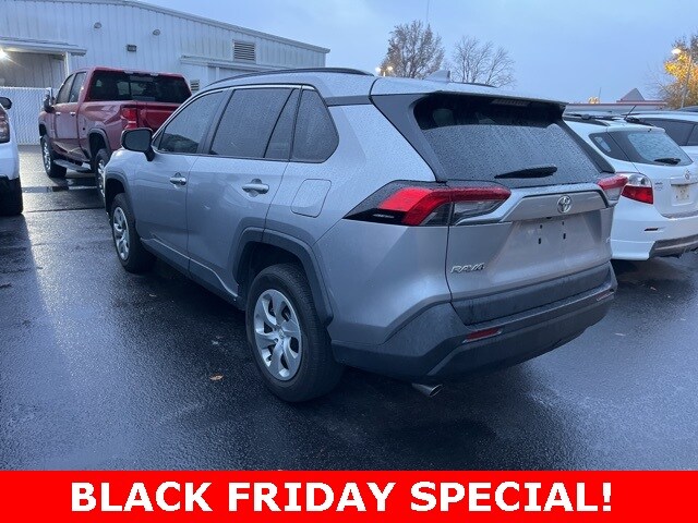 2021 Toyota RAV4 LE photo 2