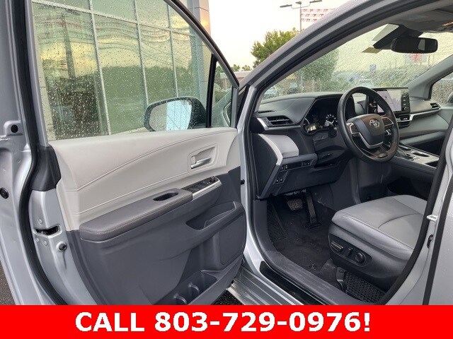 2022 Toyota Sienna XLE photo 4