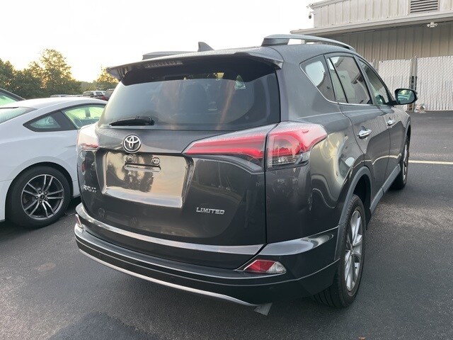 2017 Toyota RAV4 Limited photo 4