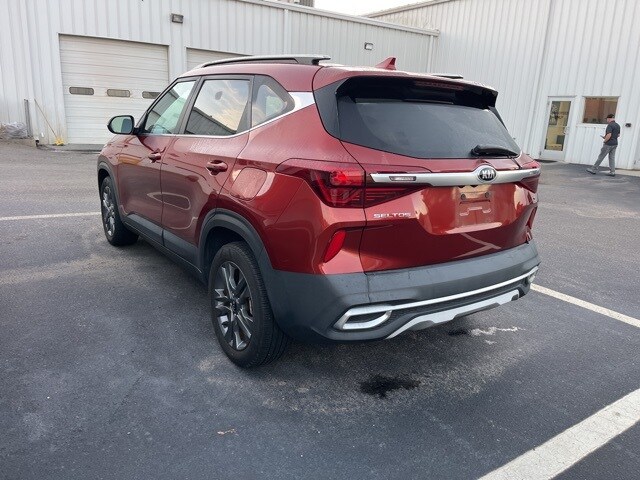 2021 Kia Seltos S photo 2