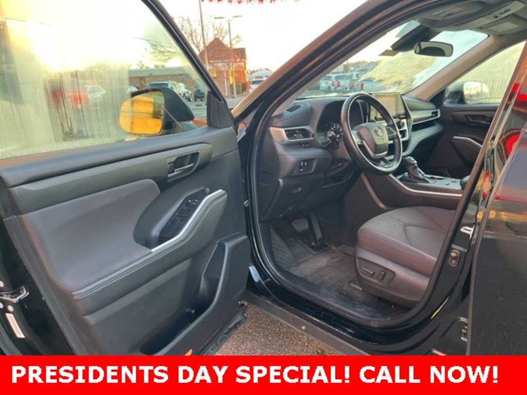 Used 2024 Toyota Highlander LE SUV