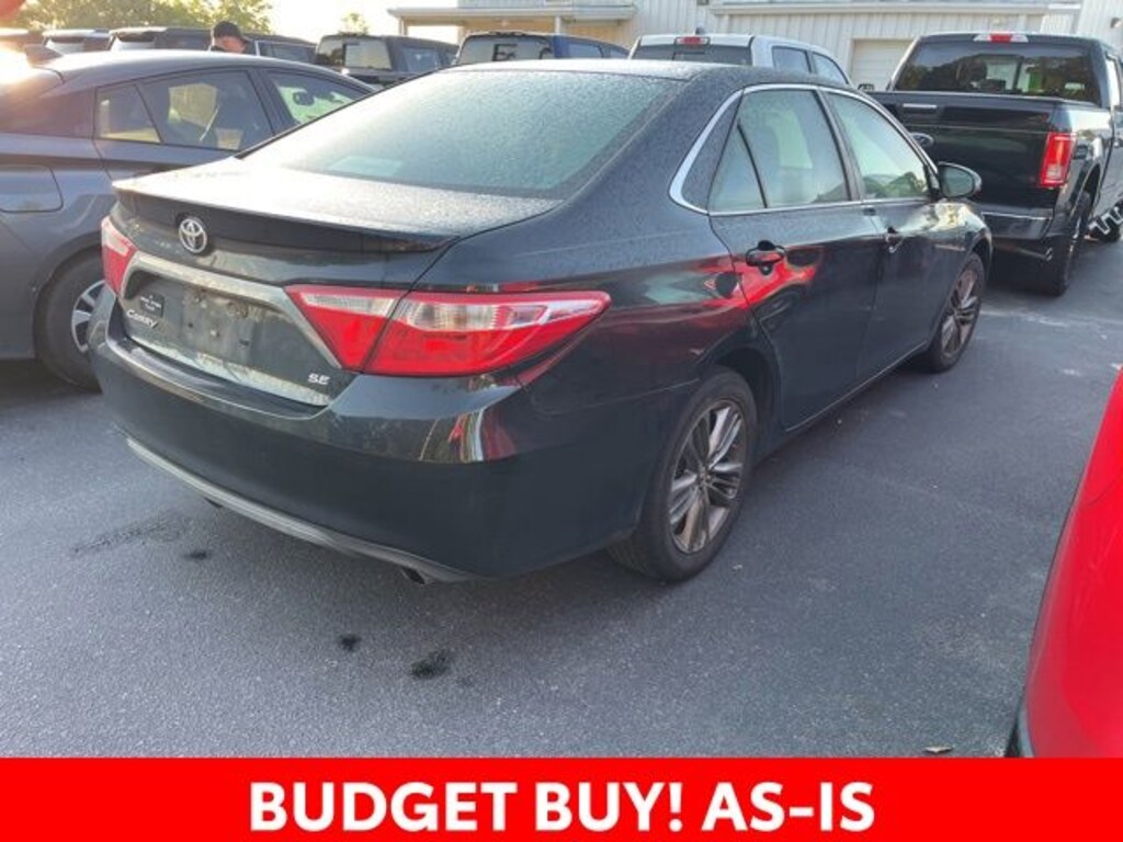 Used 2016 Toyota Camry SE Sedan