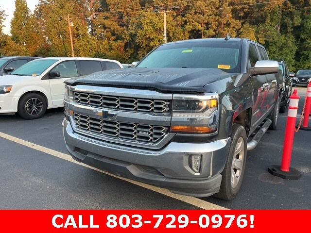 2017 Chevrolet Silverado 1500 LT photo 2
