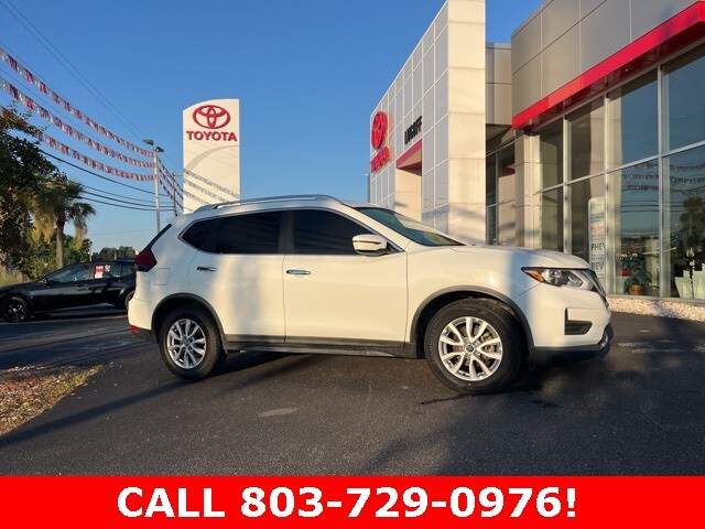 2018 Nissan Rogue SV photo 2