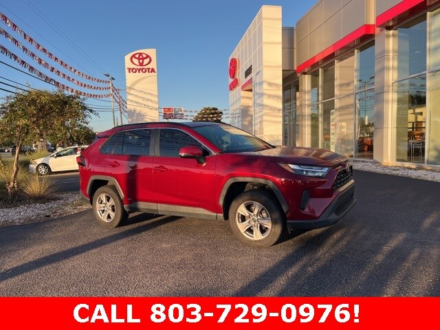 2022 Toyota RAV4 Hybrid XLE photo 2