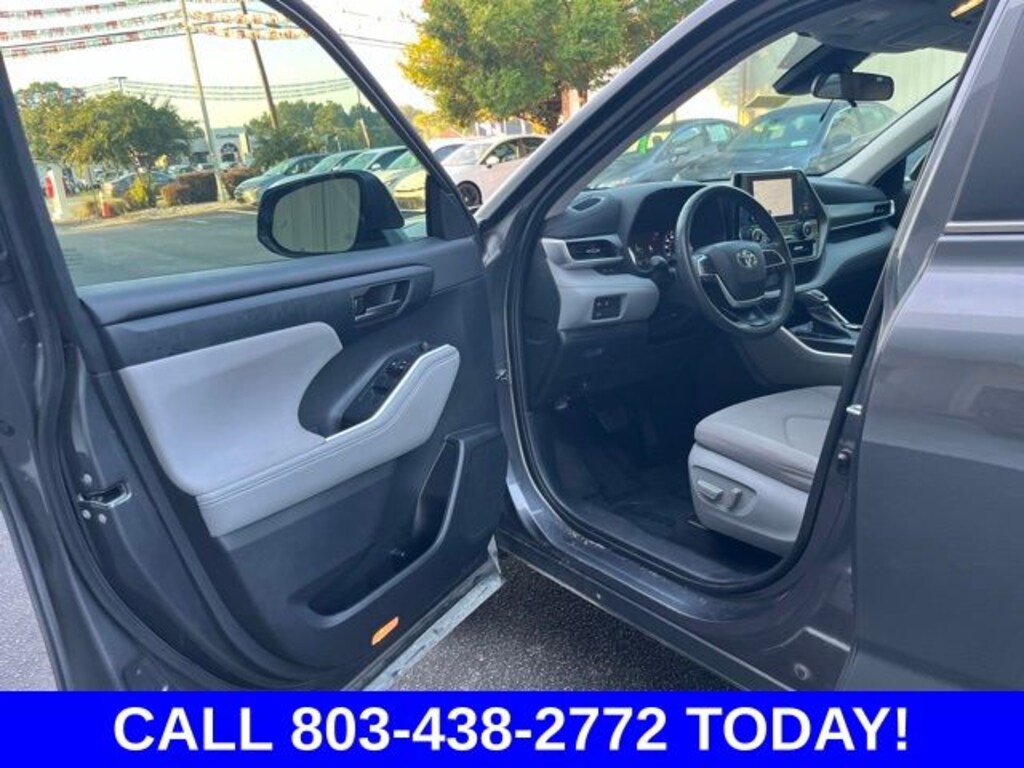 Used 2024 Toyota Highlander LE SUV
