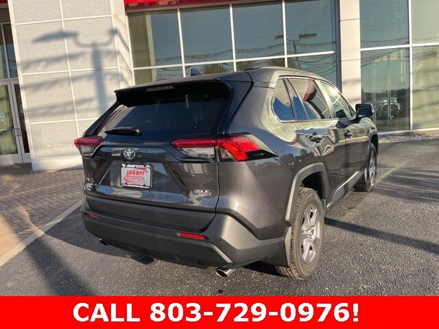 2024 Toyota RAV4 XLE photo 3
