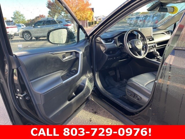 2023 Toyota RAV4 XLE Premium photo 3