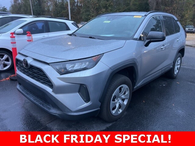 2021 Toyota RAV4 LE photo 3