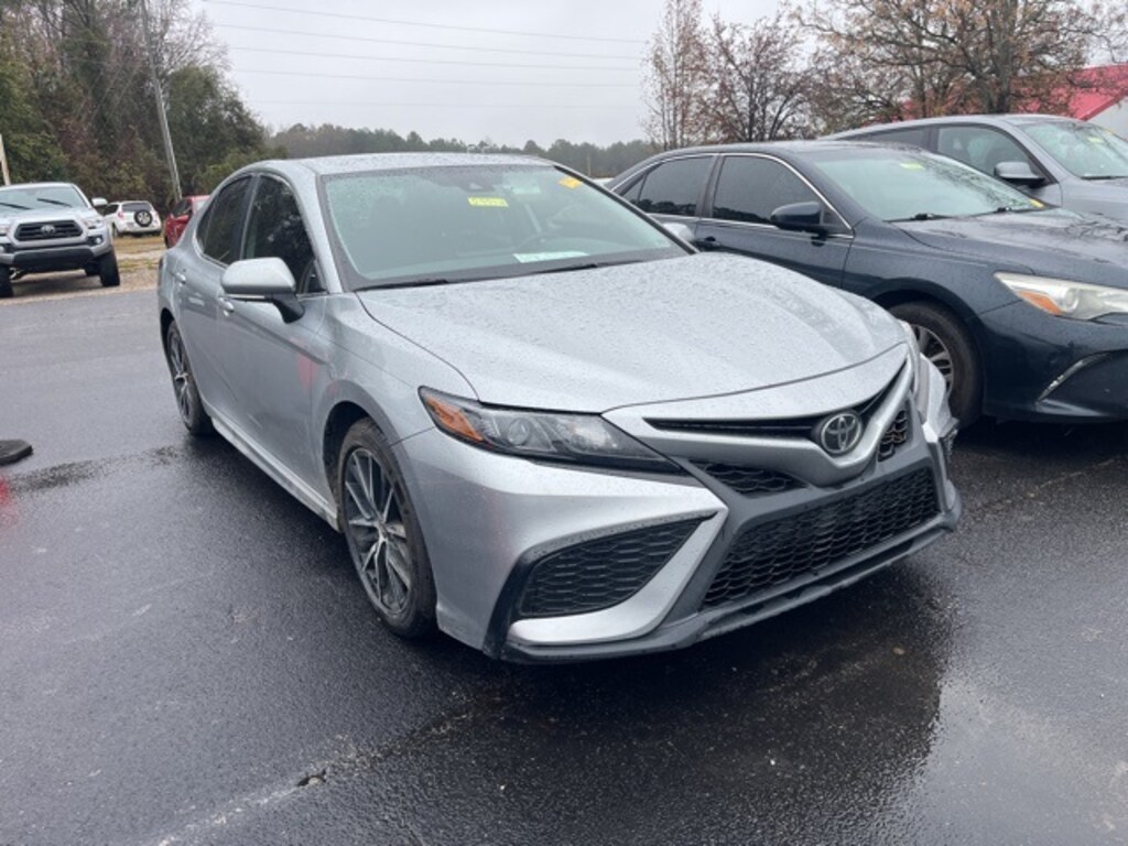 Used 2023 Toyota Camry SE Sedan