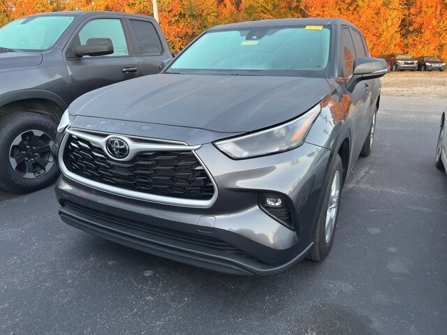 2024 Toyota Highlander LE photo 2