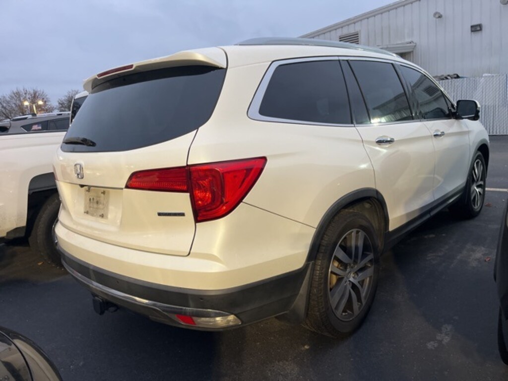 Used 2016 Honda Pilot Touring FWD SUV