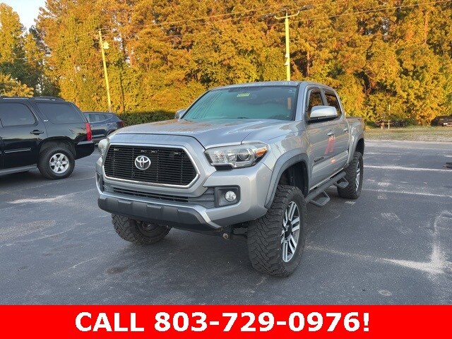 2016 Toyota Tacoma TRD Off-Road photo 2