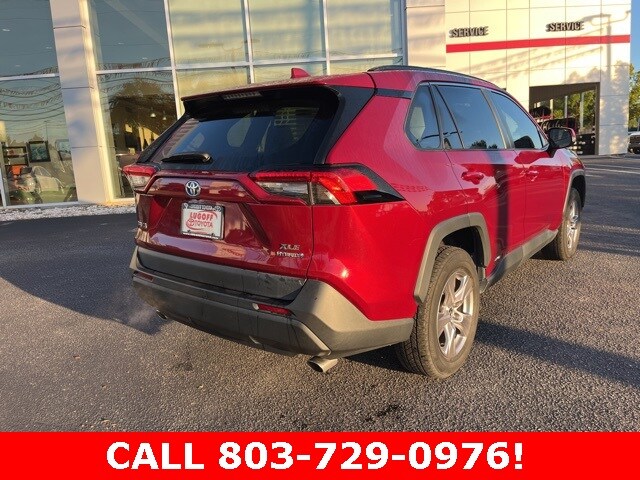 2022 Toyota RAV4 Hybrid XLE photo 3