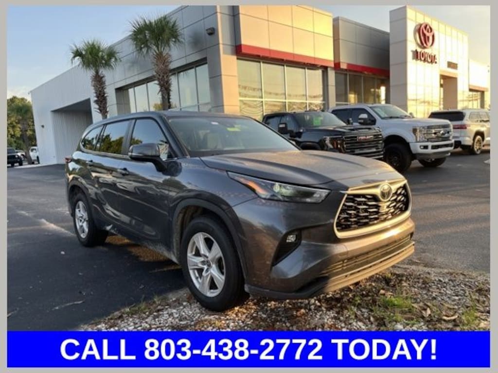 Used 2024 Toyota Highlander LE SUV