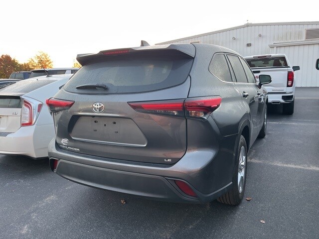 2024 Toyota Highlander LE photo 4