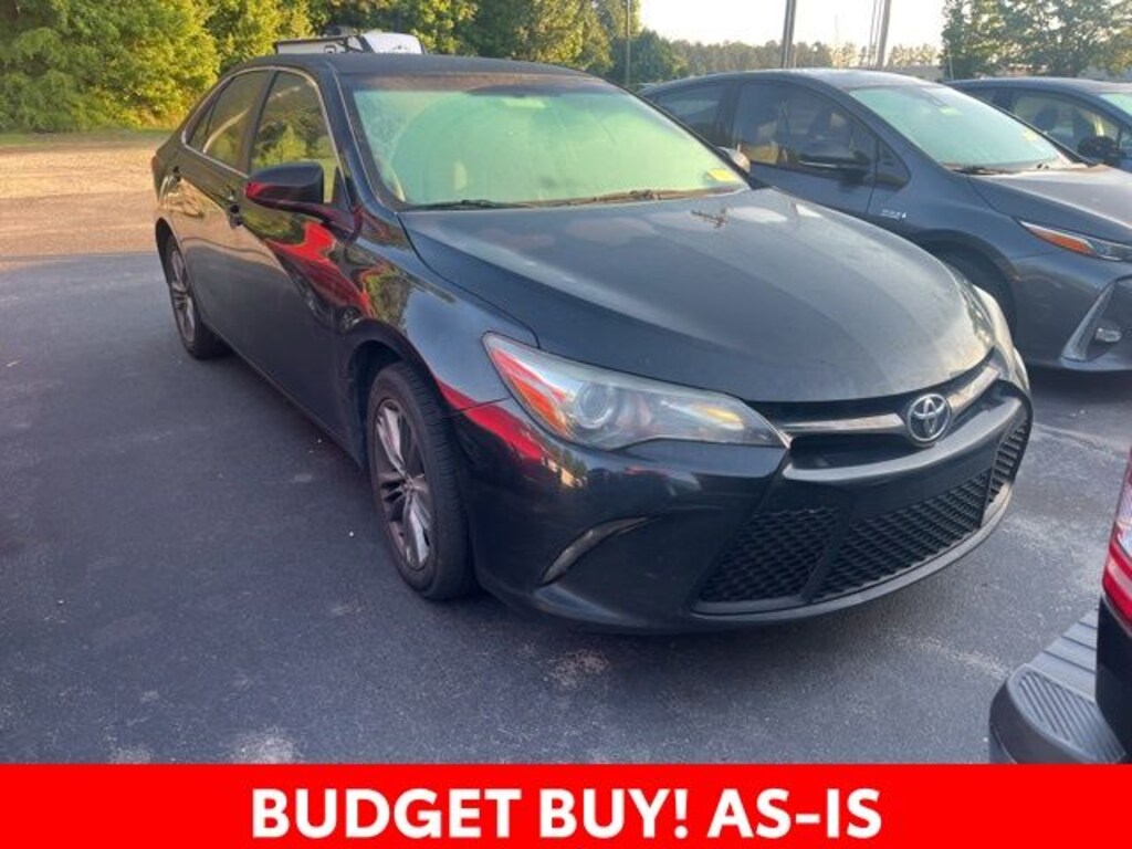 Used 2016 Toyota Camry SE Sedan
