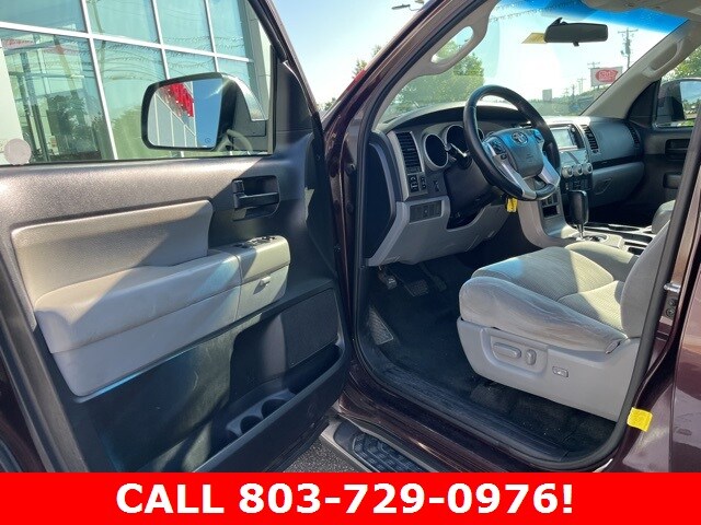2016 Toyota Sequoia SR5 photo 3
