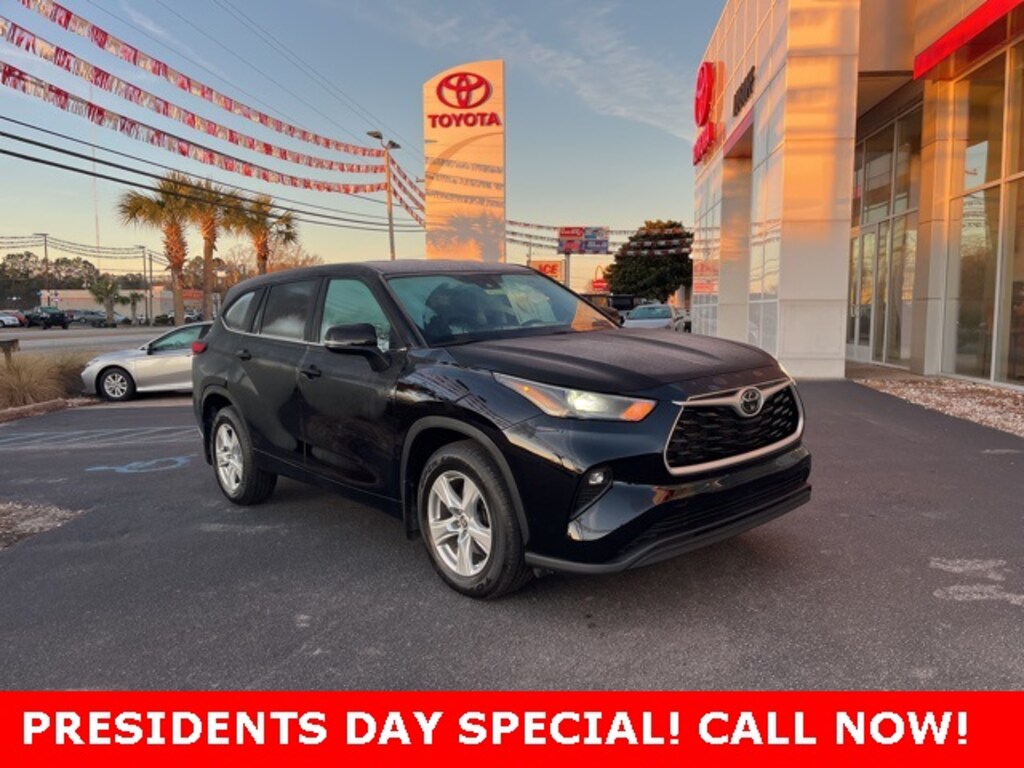 Used 2024 Toyota Highlander LE SUV