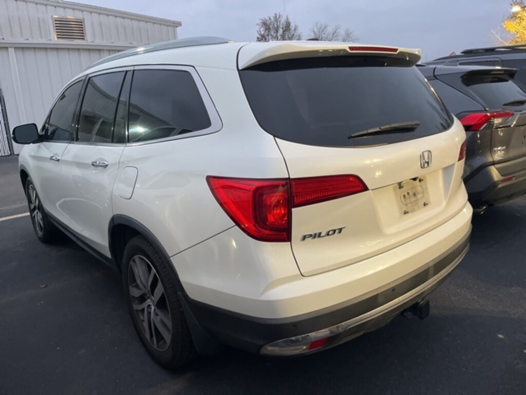 Used 2016 Honda Pilot Touring FWD SUV